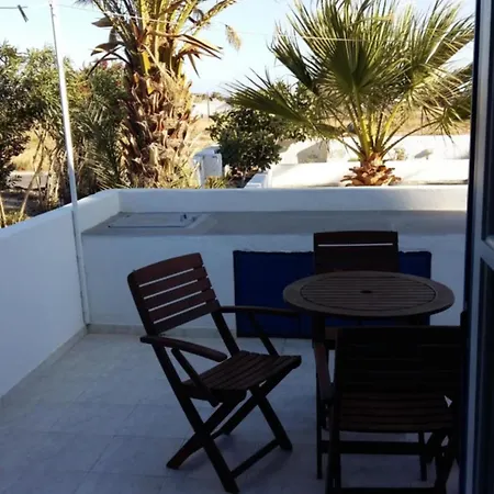 White Cycladic Serenity شقة