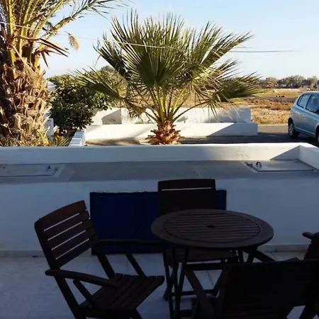 White Cycladic Serenity شقة بيريفولّوس