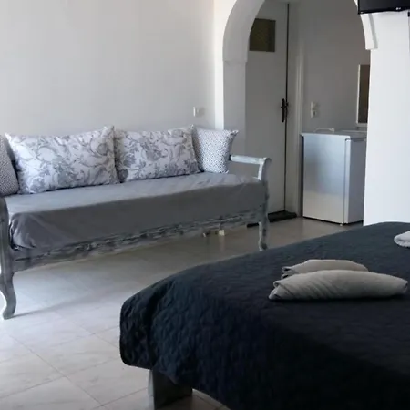White Cycladic Serenity بيريفولّوس
