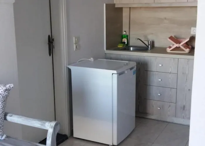 White Cycladic Serenity ペリヴォラス